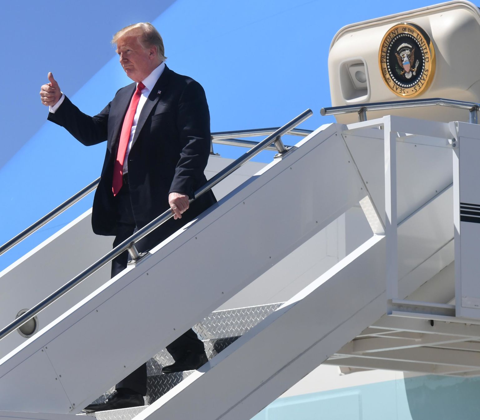 503119-news-arrival-president 528 .jpg